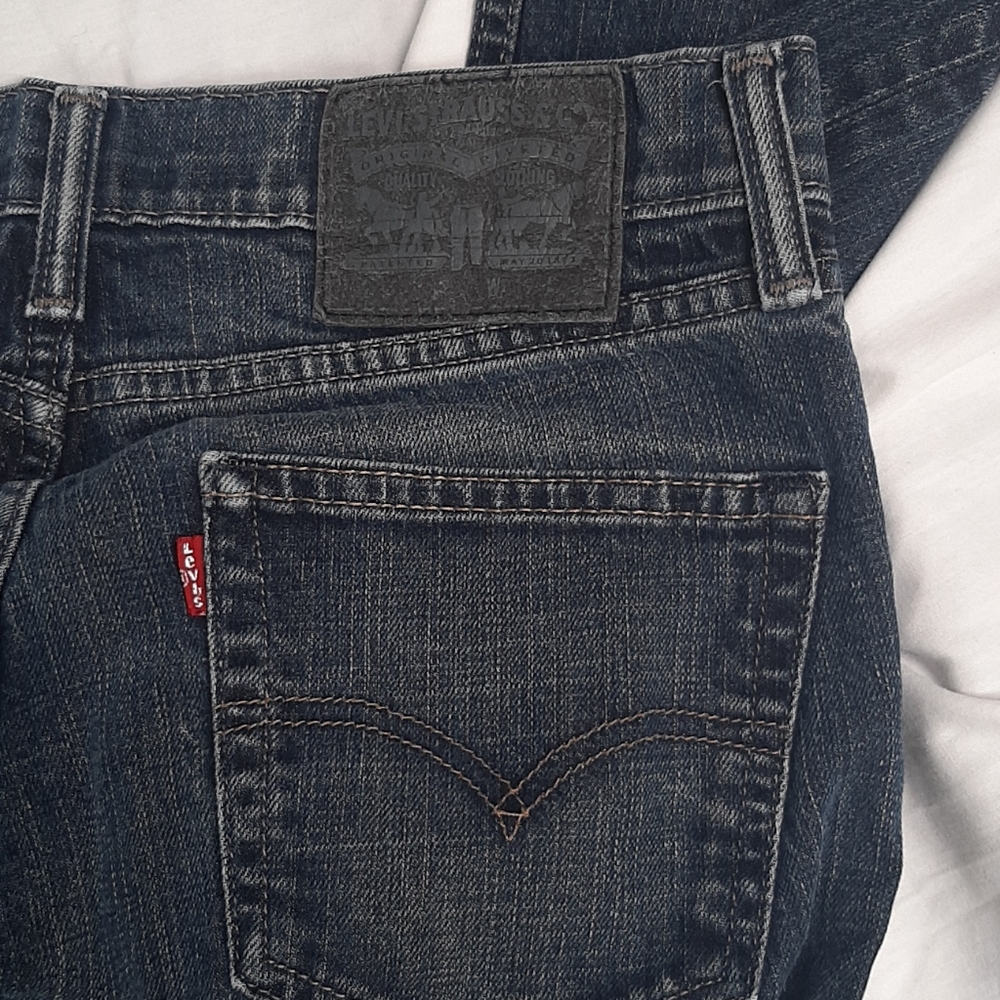 Levi's - Picture 3 of 5